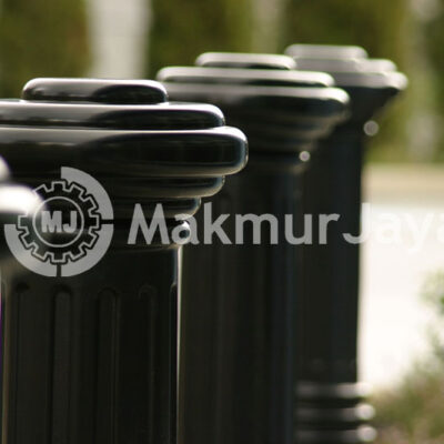 Stand Bollard